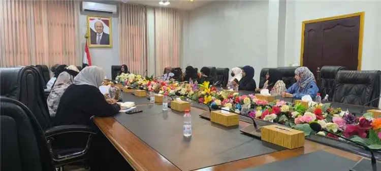 وزيرة الدولة لشؤون المرأة تناقش تعزيز التنسيق المؤسسي لحماية حقوق النساء وتوحيد الجهود الوطنية بعدن.