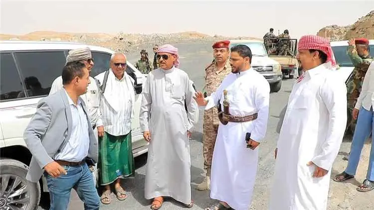 وكيل حضرموت يتفقد مشروع المسار الجديد لعقبة عشعش وصيانة الطريق الدولي