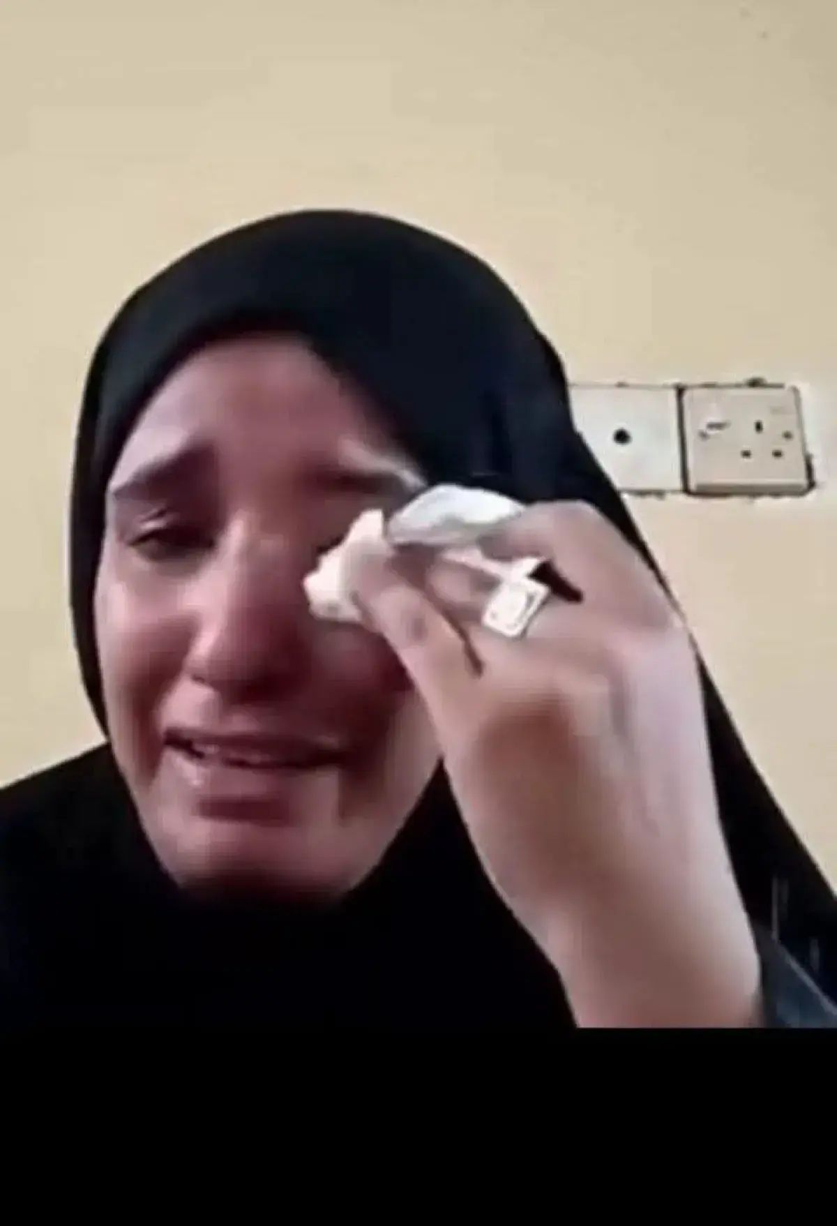 ناشطة تكشف انتهاكات حوثية ضد نساء في الحديدة