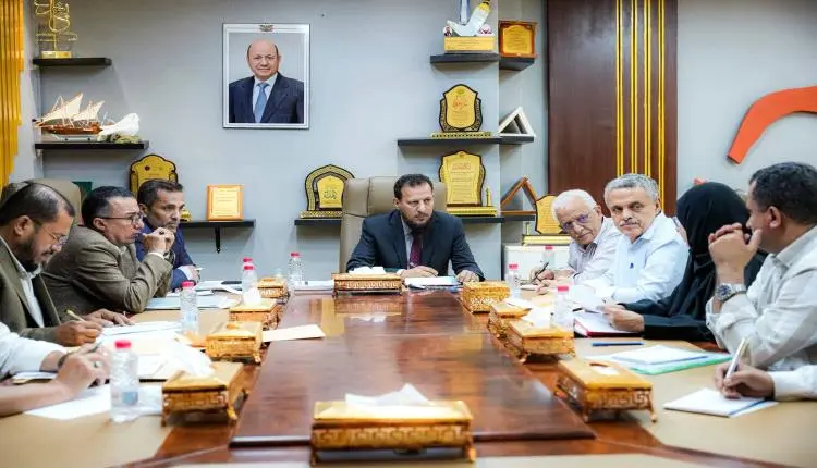 محافظ عدن يقر حزمة مشاريع تنموية وخدمية كبرى في هذه المديريات