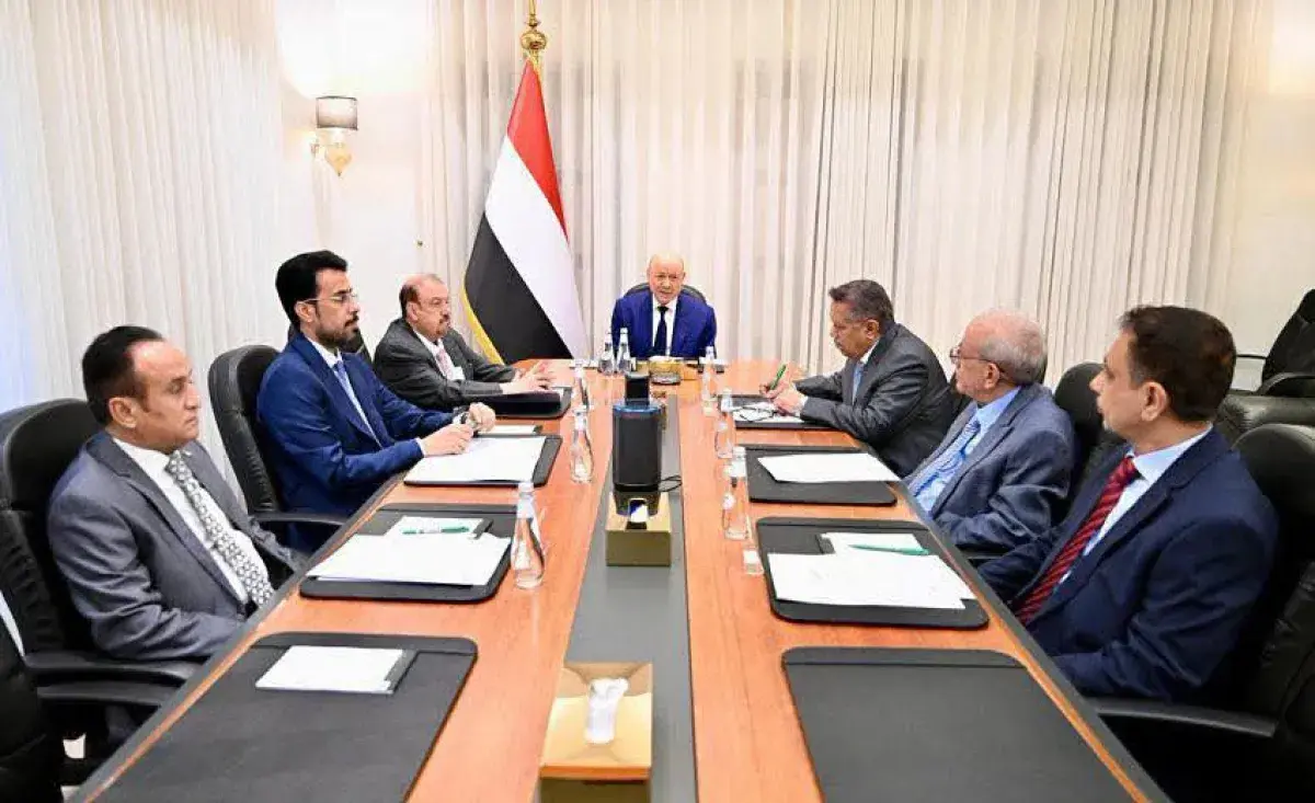العليمي يشيد بنجاح الأجهزة الأمنية في إحباط مخططات...