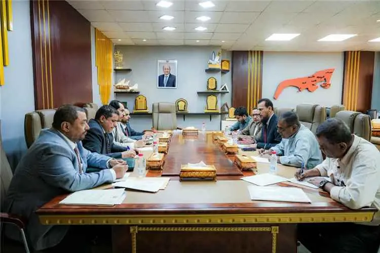 شيخ والبكري يناقشان سُبل تعزيز القطاع الرياضي والش...