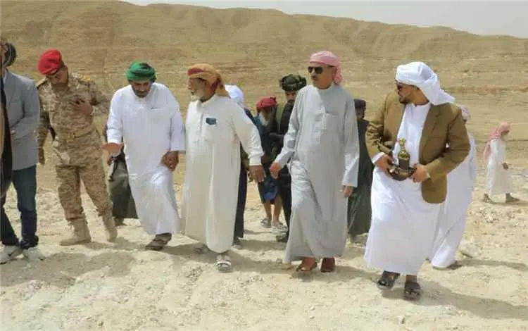 وكيل وادي حضرموت يطلع على سير العمل في مشروع عقبة...