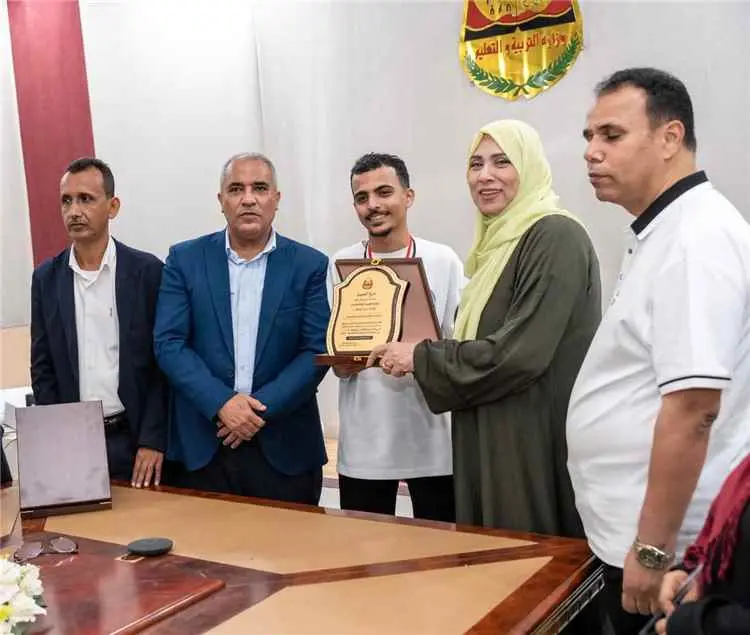 معالي وزير التربية والتعليم يكرّم أبطال مدارس "سما...