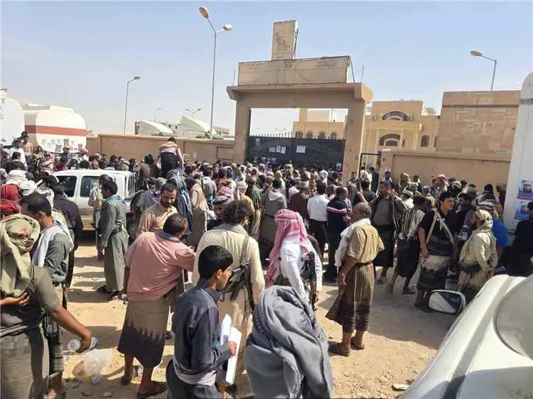 تظاهرة شعبية في عتق ترفض الإفراج عن مدانين بالإرها...