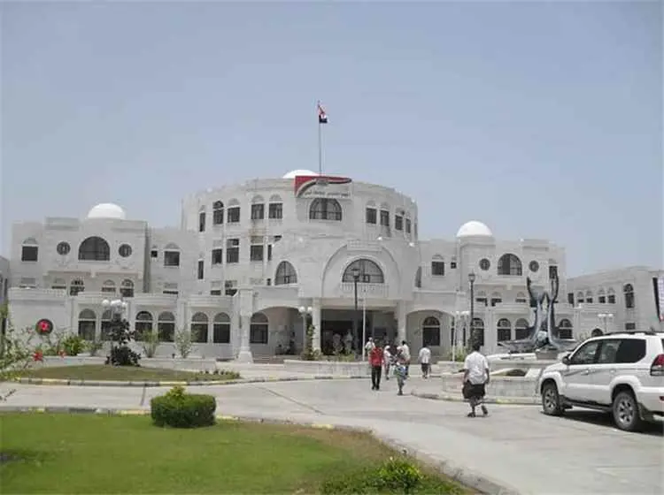 ترقب واسع في أبين.. تغييرات مرتقبة تطال قيادات الم...