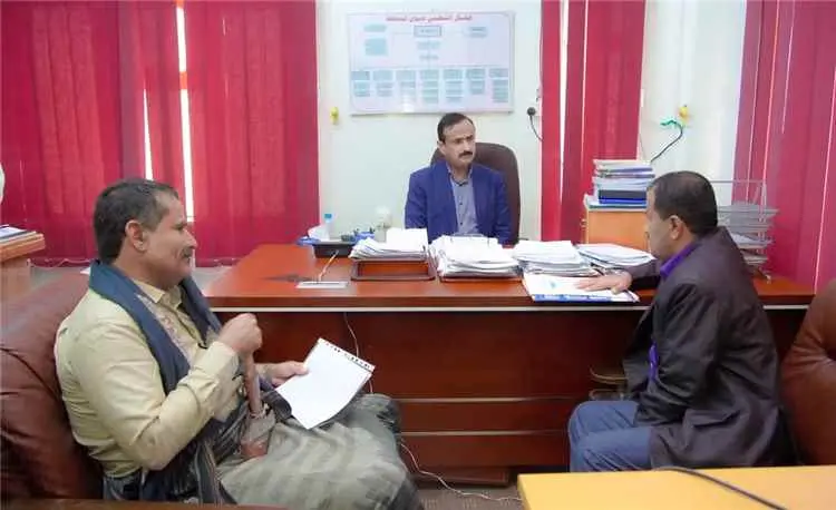 المحافظ بن الوزير يناقش حلولًا عاجلة لمعالجة أزمة...