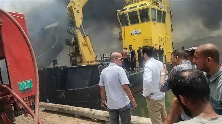 ميناء عدن يشكل لجنة تحقيق عاجلة لكشف ملابسات احتراق زعيمة في ميناء المعلا