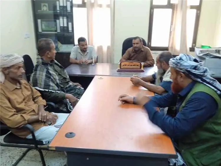 مدير عام سرار يناقش مع اللجنة المكلفة بحصر الأضرار...