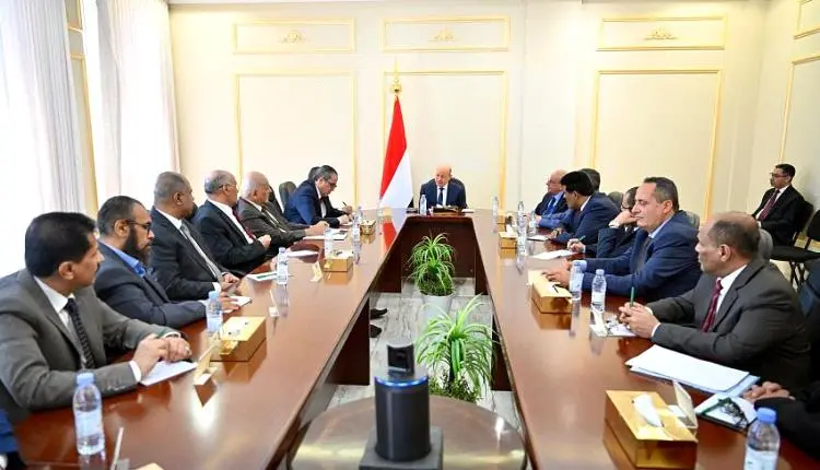العليمي يحدد للأحزاب السياسية خطة المرحلة القادمة...