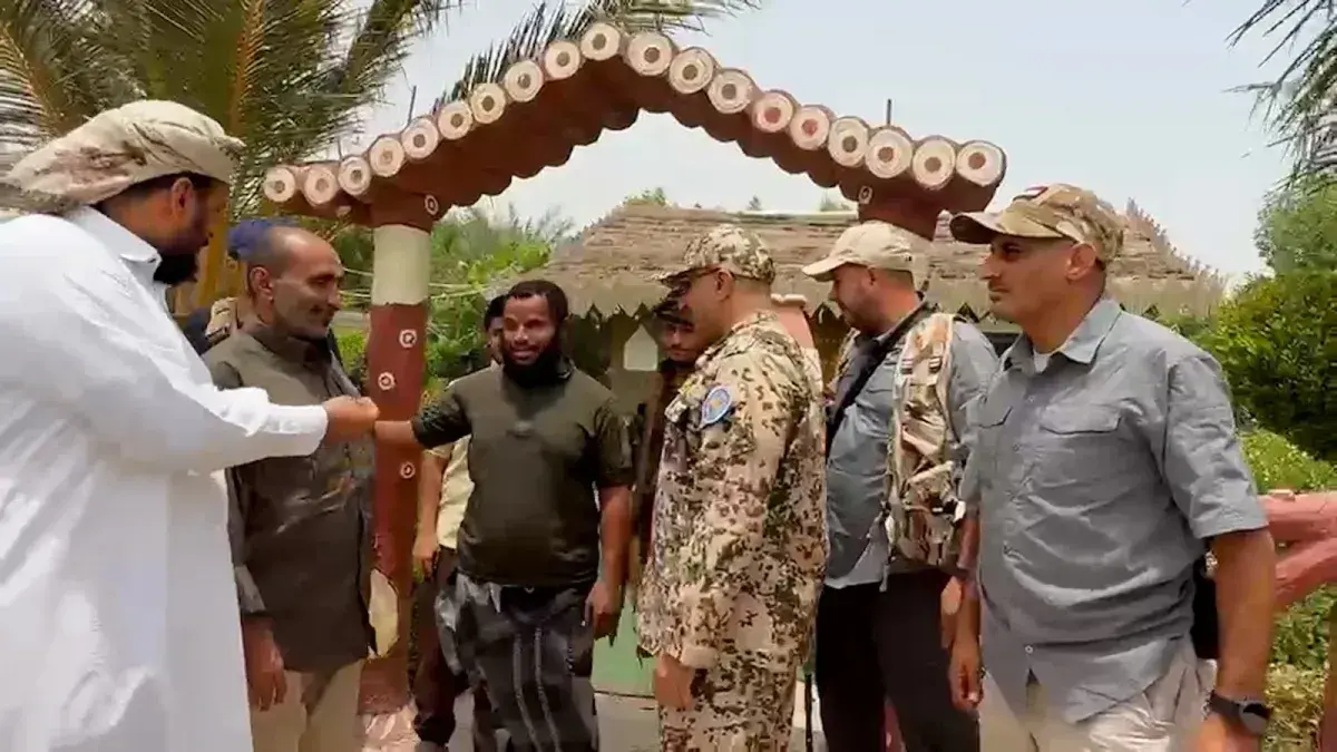 طارق صالح يعزي أسرة الشهيد وحيش ويؤكد: دماء الشهدا...
