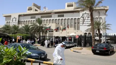محكمة كويتية تعاقب 3 مصريين بالسجن وغرامة كبيرة