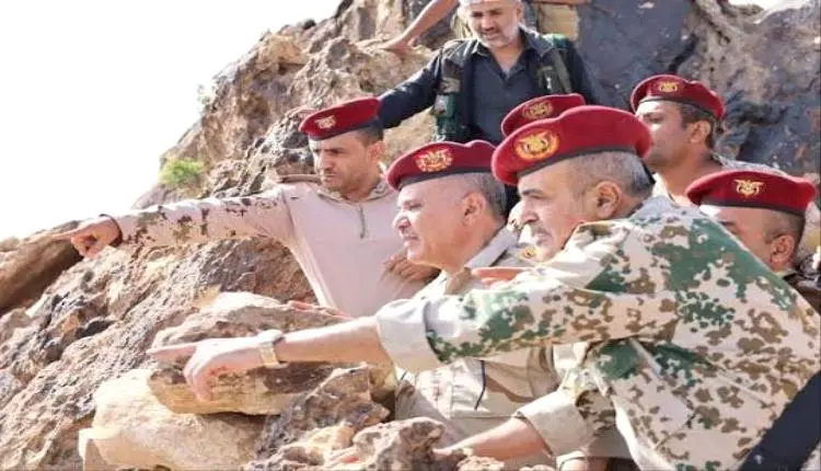 محور تعز يختطف ناشطة ويصادر هاتفها لمنعها من كشف م...