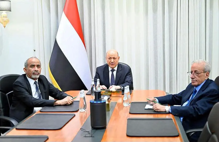 مجلس القيادة يؤكد اتخاذ جميع الإجراءات لمنع انتهاك السيادة اليمنية