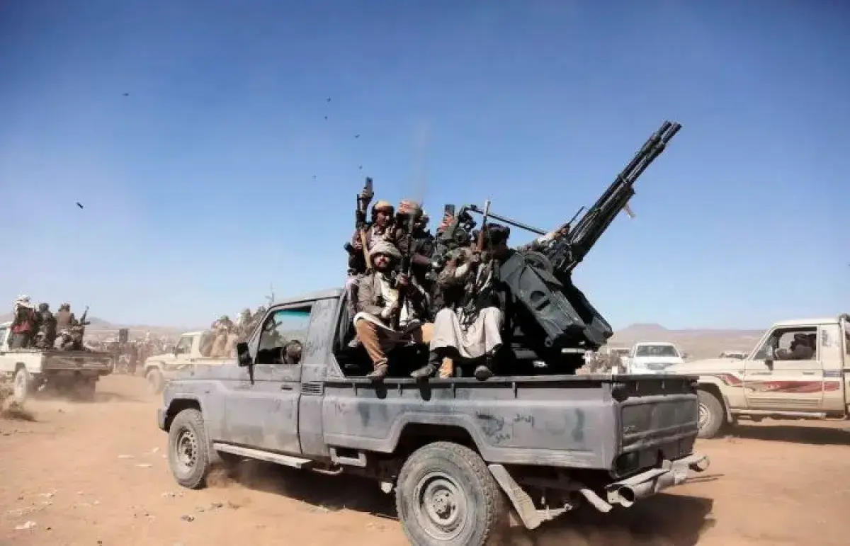 مصادر: الحوثيون يحشدون قواتهم باتجاه الكسارة ورغوا...