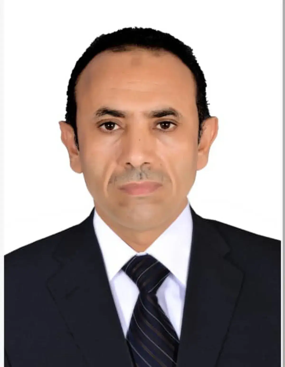 عندما يجلس الموظف على كرسي القيادة.