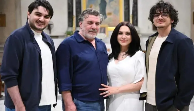 الفنانة السورية سلاف فواخرجي تطمئن الجمهور على صحة زوجها بعدما تعرض لوعكة صحية خلال الأيام الماضية