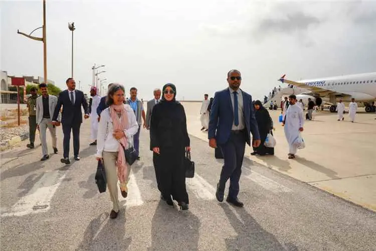 وكيلا حضرموت الحضرمي وباعلوي يستقبلان السفيرة الفر...