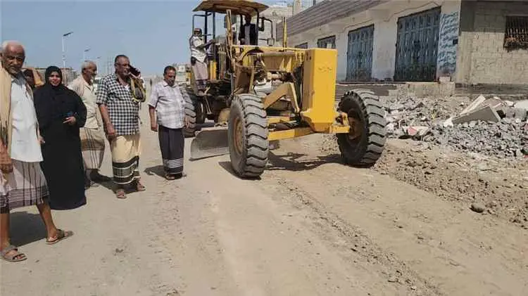 تدشين حملة رفع الأتربة المتراكمة من الشوارع العامة...