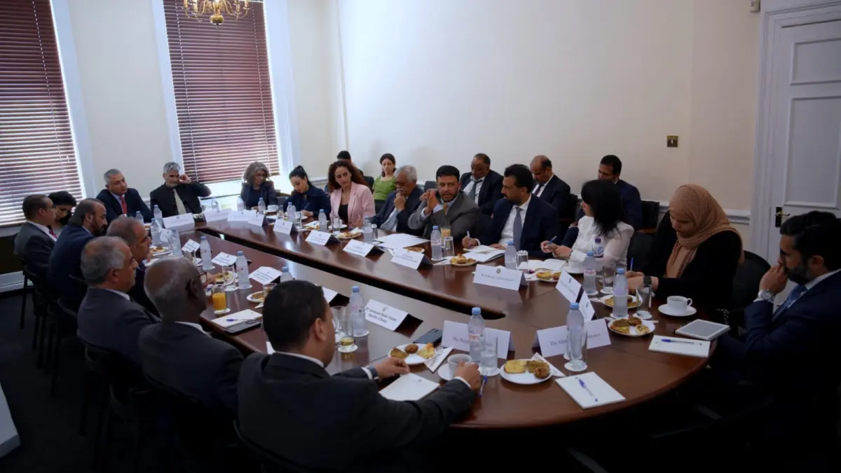 الدكتور عبدالله العليمي يبحث مع السفراء العرب في لندن تطورات الأوضاع في اليمن وتعزيز التنسيق الدبلوماسي