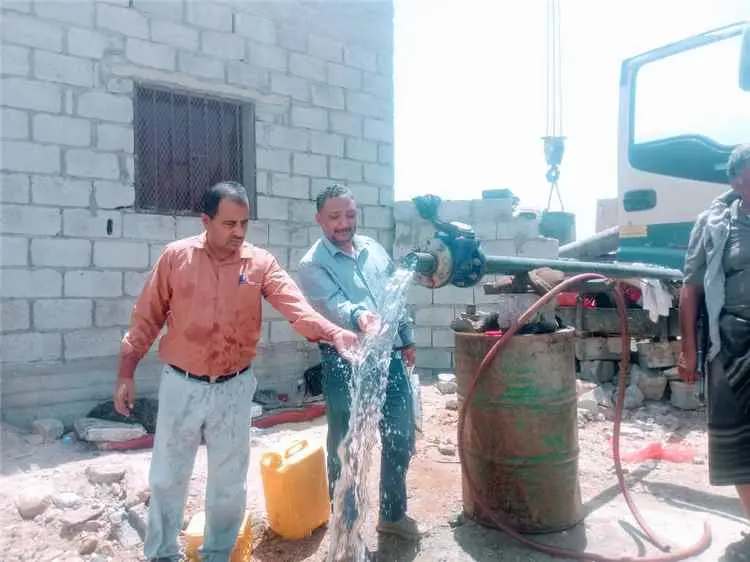 بتوجيهات المحافظ، فريق مياه الريف يشرف على الضخ ال...