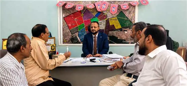اليزيدي يوجه بتكثيف الرقابة على المنشآت الصحية في المنصورة والالتزام بالأسعار المحددة