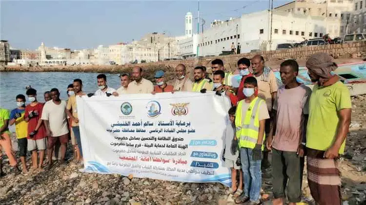 "سواحلنا أمانة".. مبادرة مجتمعية تهيئ شواطئ المكلا لموسم البلدة