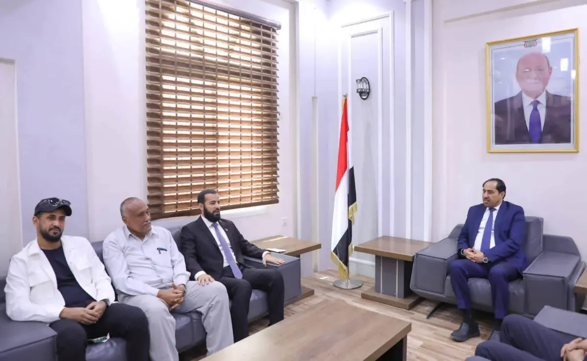 وزير الشباب والرياضة يناقش مع محافظ أبين القضايا المتعلقة بالشباب والرياضيين