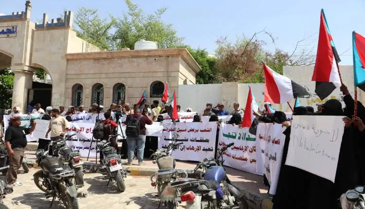 حضرموت تنتفض لإجهاض إدراج مدانين بالإرهـاب وتهريب المخدرات ضمن صفقة تبادل الأسرى