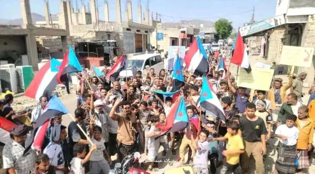 وقفات احتجاجية حاشدة تجتاح مديريات لحج رفضًا لإدرا...