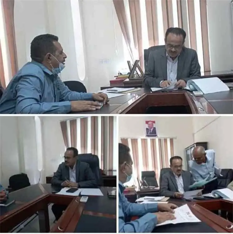 مدير عام مكتب الصحة بتعز يناقش تشغيل مركز الحلية ا...