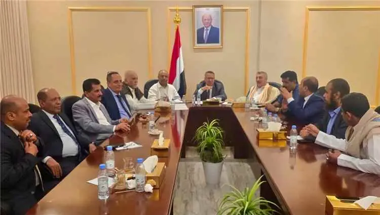 تكتل الأحزاب والمكونات السياسية يؤكد مساندة الحكومة في مواجهة الحوثيين