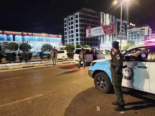 بالتنسيق مع أمن أبين..أمن العاصمة عدن يضبط متهمين...