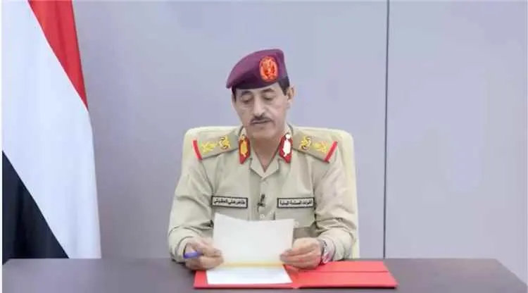 عاجل : وزير الدفاع: اختراق الأجواء اليمنية من قبل...