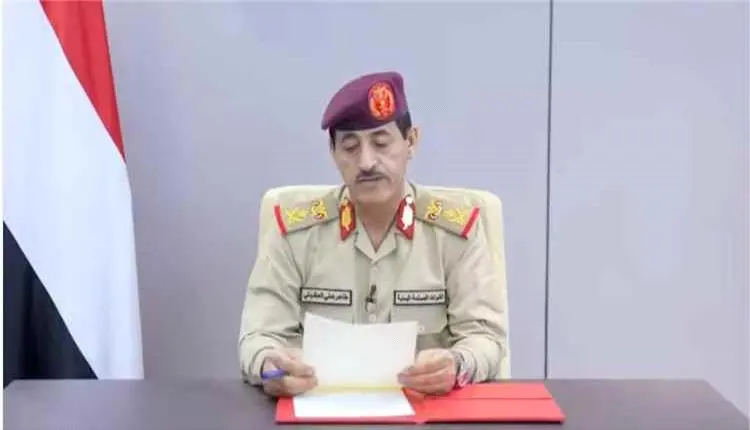 الدفاع اليمنية تعلن الحرب على الطائرة الإيرانية
