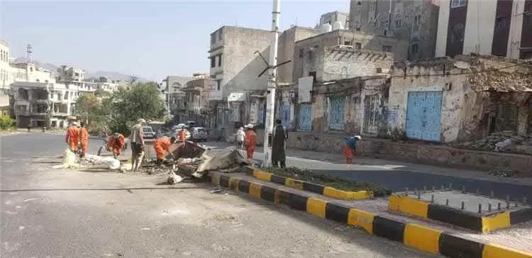 مصدر مسؤول بصندوق النظافة والتحسين بتعز ينفي مزاعم فرض رسوم غير قانونية على الألواح الشمسية