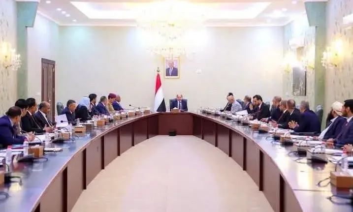 الحكومة اليمنية تعلن حالة الانعقاد الدائم لمواجهة...