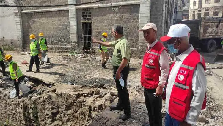 الهلال الأحمر يدعم صندوق النظافة بمعدات ويؤهل مجرى...