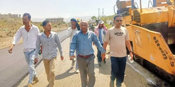 بتوجيهات وزير الأشغال العامة والطرق تواصل أعمال السفلتة في مشروع الحصين الشعيب