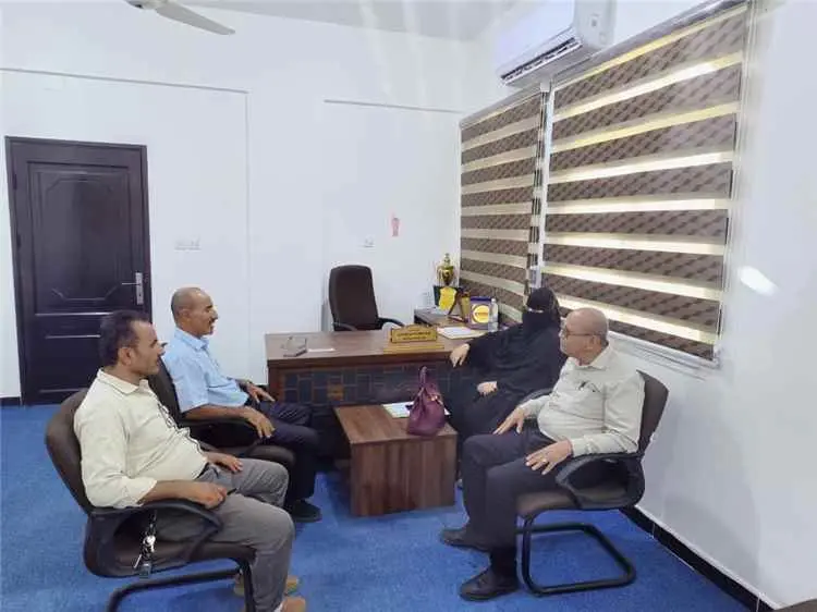 مدير عام تبن ومدير صناعة لحج يناقشان آلية التنسيق...