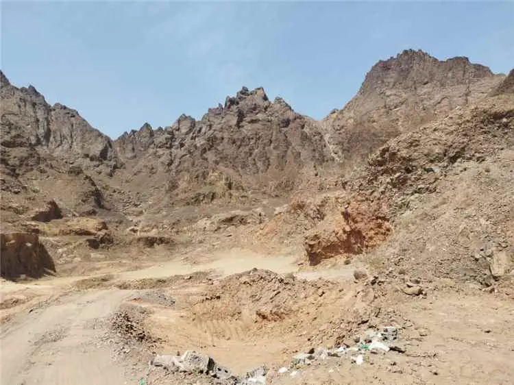 مدير عام البريقة يستعيد المحاجر إلى الدولة ويشدد بمحاسبة المعتدين