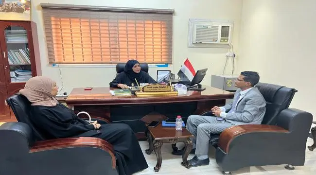 عدن.. رئيسة اللجنة الوطنية للمرأة تبحث مع مؤسسة"أو...