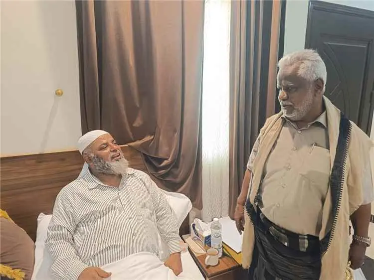 مدير عام ميفعة يطمئن على صحة الشيخ بانجوة مثمنًا ج...