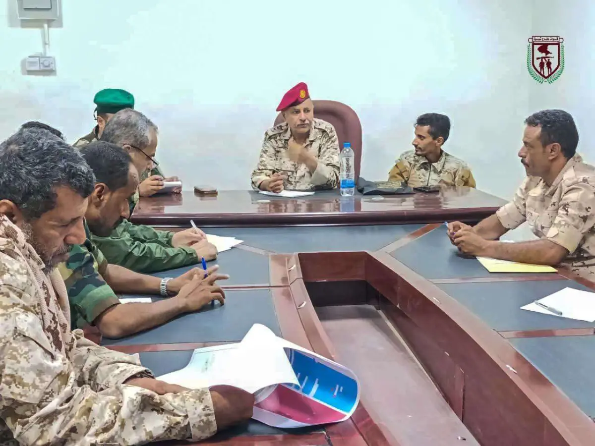 قيادة دفاع شبوة تقر إجراءات عاجلة لصرف المرتبات وم...