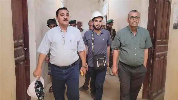 مدير البريقة يوجه بإعداد الدراسة الفنية لتأهيل إدا...