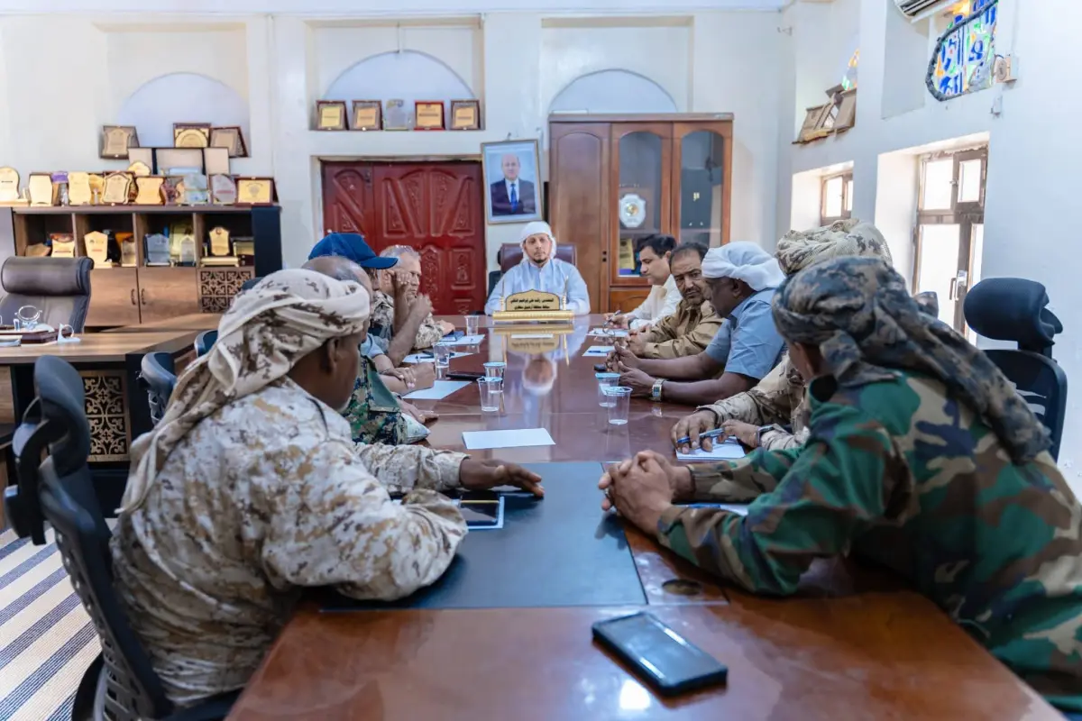 اللجنة الأمنية بمحافظة أرخبيل سقطرى تناقش الأوضاع...