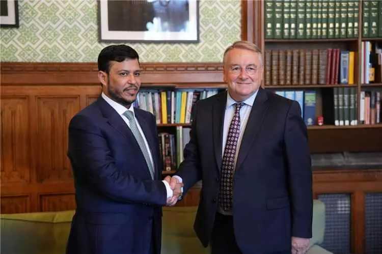 عبدالله العليمي يؤكد من لندن: السلام في اليمن مرهو...