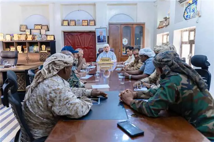 اللجنة الأمنية بمحافظة أرخبيل سقطرى تناقش الأوضاع...