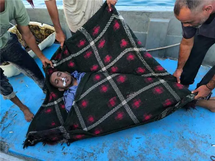العثور على جثة شاب غريق قبالة ساحل بربرية ونقلها إ...