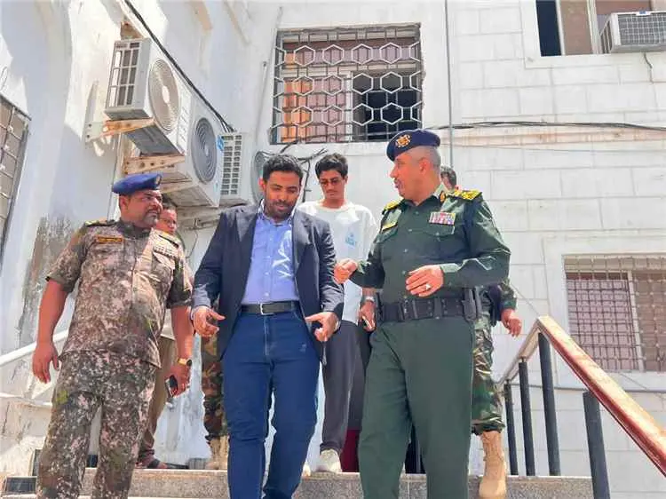 العميد الجابري والدكتور بن نويصر يبحثان تعزيز التع...
